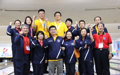 동메달을 거머쥔 이상호, 이현배 선수  * 김송정 남자부 감독 (아랫 줄 왼쪽), 남교우 여자부 감독 (아랫 줄 오른쪽)과 함께한 선수단